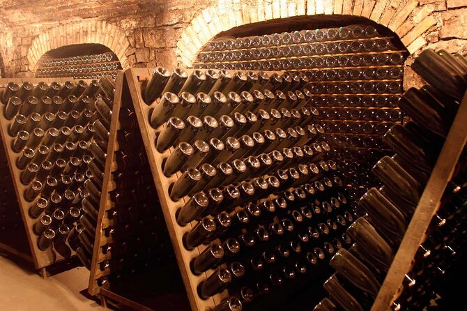 3 Italian sparkling wines and how to distinguish them: Prosecco, Franciacorta.. - The terms you’ll hear while tasting: dosage and perlage