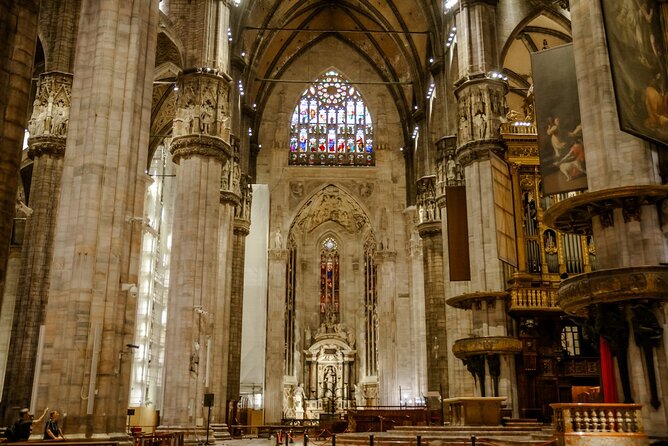 Best of Milan Small-group Walking Tour with Duomo visit - Via Dante and Piazza Affari: Milan from people and money