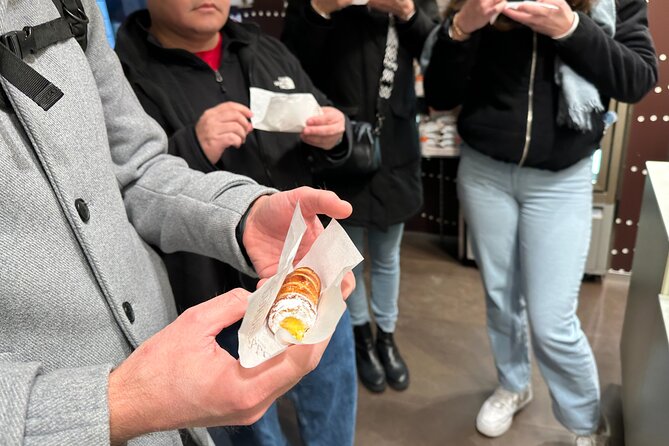 Delicious Milan Street Food Tour Tasting and Sightseeing with Local Guide - Duomo Square and Galleria Vittorio Emanuele: big views, quick hit