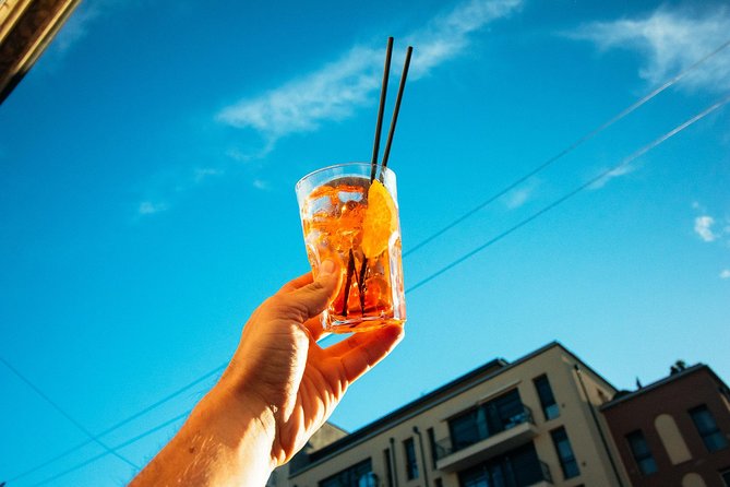 Drinks & Bites in Milan Private Tour - Stop 1: Colonne di San Lorenzo and prosecco on the go