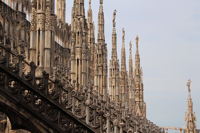 Duomo Cathedral Guided Tour - Entering Duomo di Milano with a licensed guide