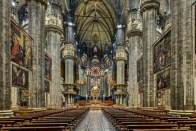 Duomo Cathedral Guided Tour - How headsets change the experience in a crowded cathedral