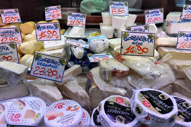 Eating Milan Street Food Tour with Guided Tasting and Sightseeing - Piazza degli Affari and Il Dito (L.O.V.E.) in Milan’s finance square