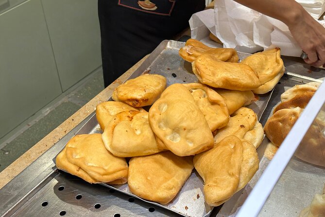 Eating Milan Street Food Tour with Guided Tasting and Sightseeing - Piazza del Duomo: admire the facade, then keep walking