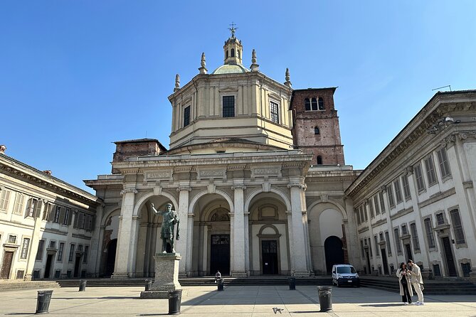 Eating Milan Street Food Tour with Guided Tasting and Sightseeing - How the tastings work: balsamic vinegar, gorgonzola, and snack pacing