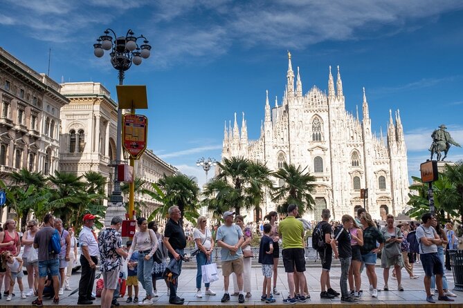 Elevated Ecstasy: Duomo Discovery & Rooftop Marvels! - The Interior and Rooftop Split: How the Hour Usually Flows
