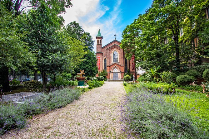 Explore Milan in 90 minutes with a Local - Starting at the Duomo: Your fast Milan orientation