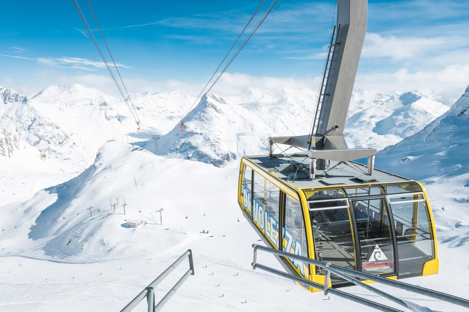 From Milan: Bernina Red Train & Lunch with Mountain Views - Bernina Diavolezza: Cable Car Up to the Lodge Views
