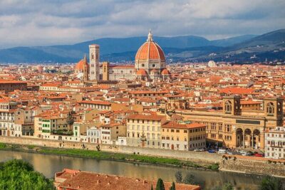From Milan: Discover Florence & Pisa on an Exciting Full-Day Tour - Piazza del Duomo: free walking time in Florence’s public square zone