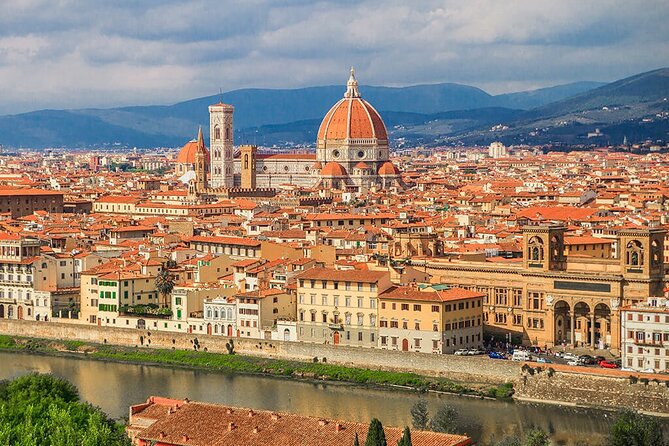 From Milan: Discover Florence & Pisa on an Exciting Full-Day Tour - Piazza del Duomo: free walking time in Florence’s public square zone