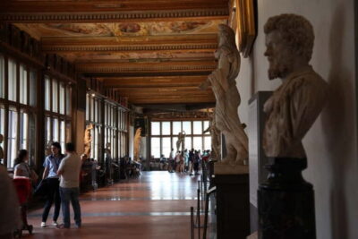 From Milan: Florence and Uffizi Gallery Day Trip by Train - Skip-the-line Uffizi timing and reserved entry at door 1