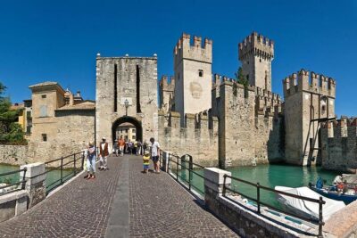 Full-Day Lake Garda and Desenzano del Garda from Milan - small group tour - Meet in Milan Central’s orbit, then head for the lake
