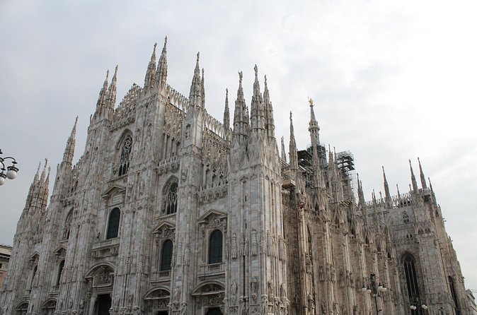 Highlights of Milan - Things you cannot miss! - Monumento a Leonardo da Vinci: a quick, thoughtful pause