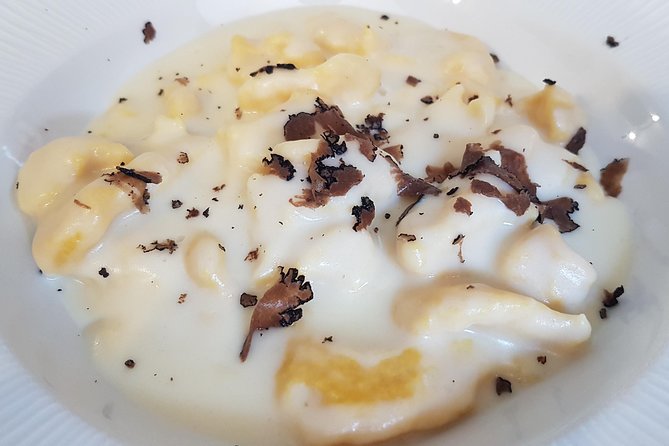 Italian Cocktail + Art of Making Pasta Cooking Class In Unique Milan Location - Vegetarian choices and stuffing: how to plan for dietary needs