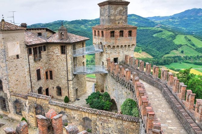 Medieval villages & Cremona Stradivari's town, tour from Milan - How much walking is really involved?