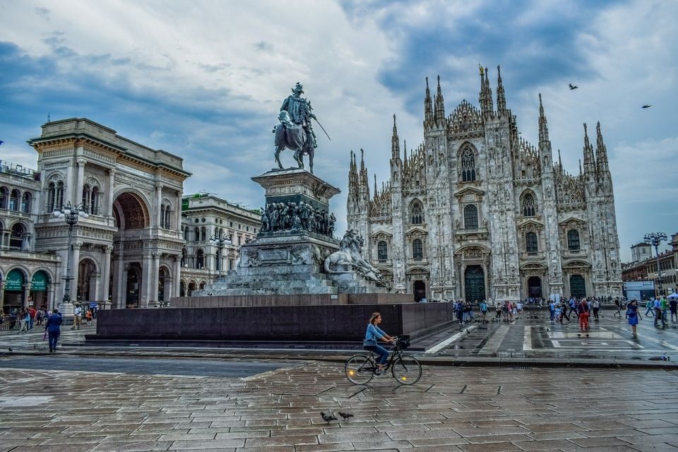 Milan: Best of the Highlights Walking Tour - Castello Sforzesco: From Fortress Walls to Big-Art Reputation