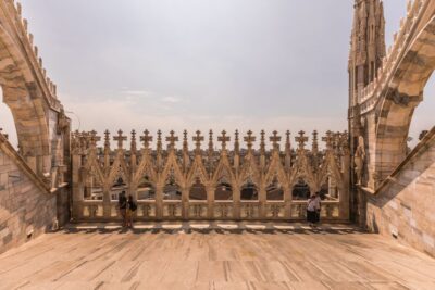 Milan Duomo and Rooftop 2-Hour Guided Tour - Riding up to the rooftop: elevator capacity and the step count