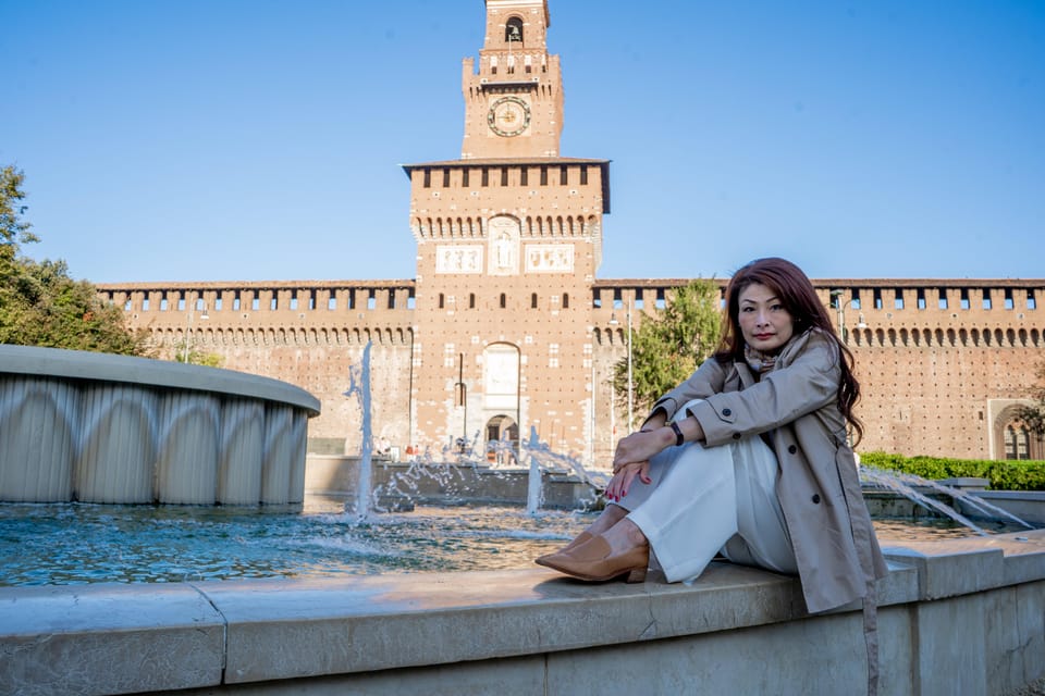 Milan: Duomo Square and Gallery Private Photo Shoot - Galleria Vittorio Emanuele II: Il Salotto di Milano for polished, stylish shots