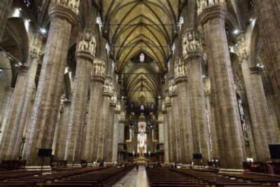 Milan: Duomo Tour with Priority Entry & Rooftop Access - Finding Piazza Duomo and the White Flag Start Point