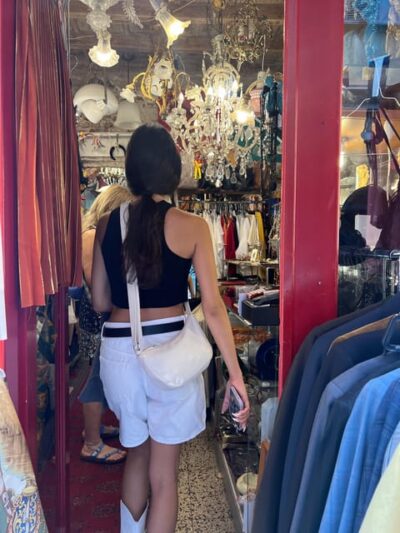Milan: Exclusive Private Fashion Tour - Meeting at Duomo Square and Getting Oriented Fast