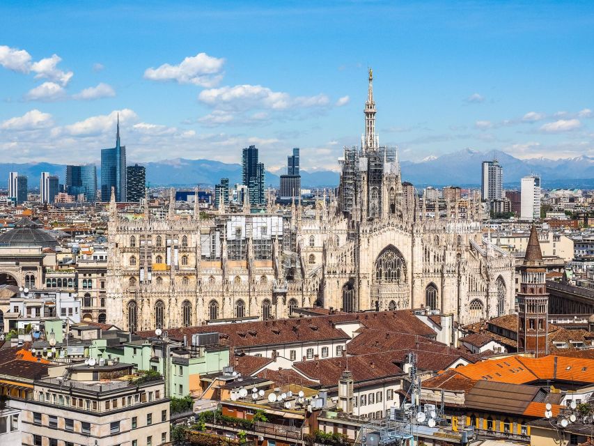 Milan: Express Walk with a Local in 90 minutes - Galleria to Teatro alla Scala: fashion lanes and opera-era energy
