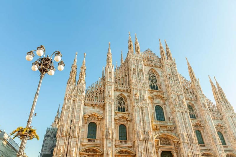 Milan: Fast Track Cathedral and Duomo Rooftop Guided Tour - How the Fast-Track Duomo tour saves you time in Piazza del Duomo