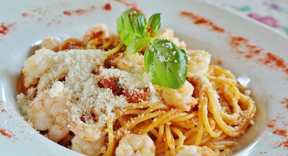 Milan: Food and Wine Experience - The Franciacorta welcome: a sparkling start in a hidden venue