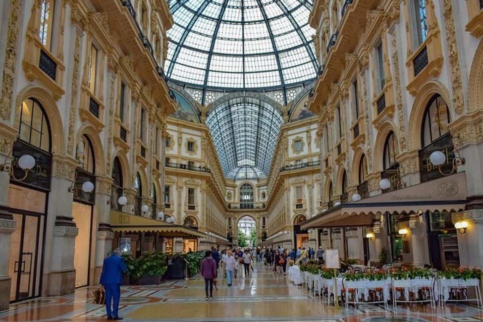 Milan : Highlights & Hidden gems Private Walking Tour - Duomo Square: outside views with the context that makes it click