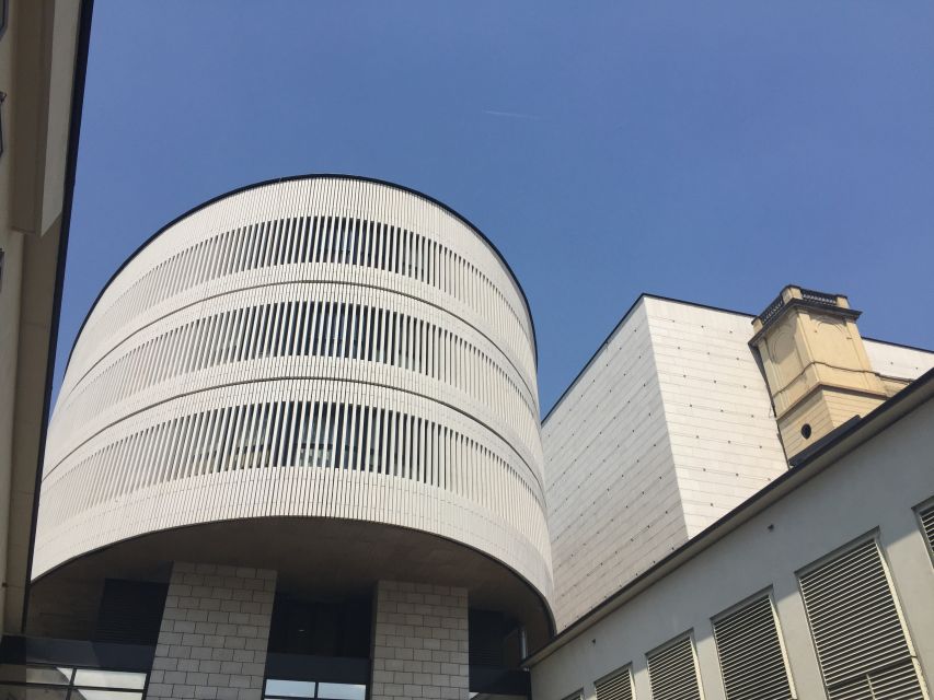 Milan Highlights Private 3-Hour Walking Tour - Meeting at the Duomo: the smart way to start