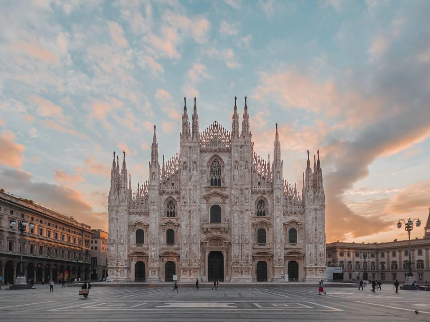 Milan: Night Tour by Bus - Entering the loop at Foro Bonaparte: logistics that matter