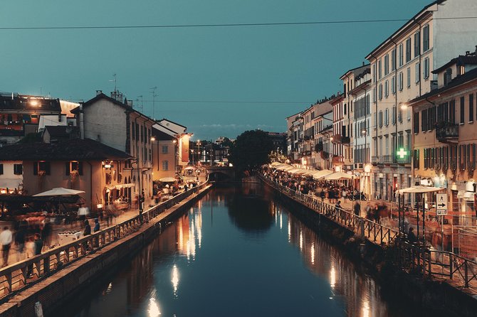 Milan Night Tour & Drinks with a Local Guide: Private & 100% Personalized - Porta Nuova and aperitivo: where nights start
