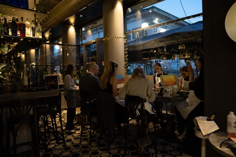 Milan: Paint 'n Sip Class - The Wine Setup: How the Open Formula Changes the Mood
