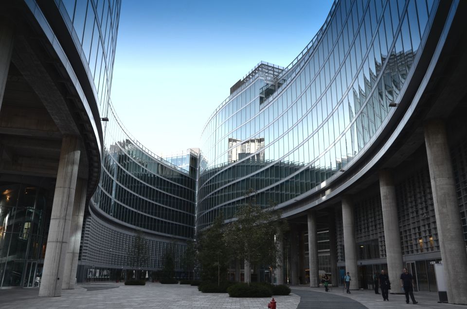 Milan: Piazza Gae Aulenti and Pelli Tower Walking Tour - Stop 1 and the Palazzo Lombardia context you’ll actually use