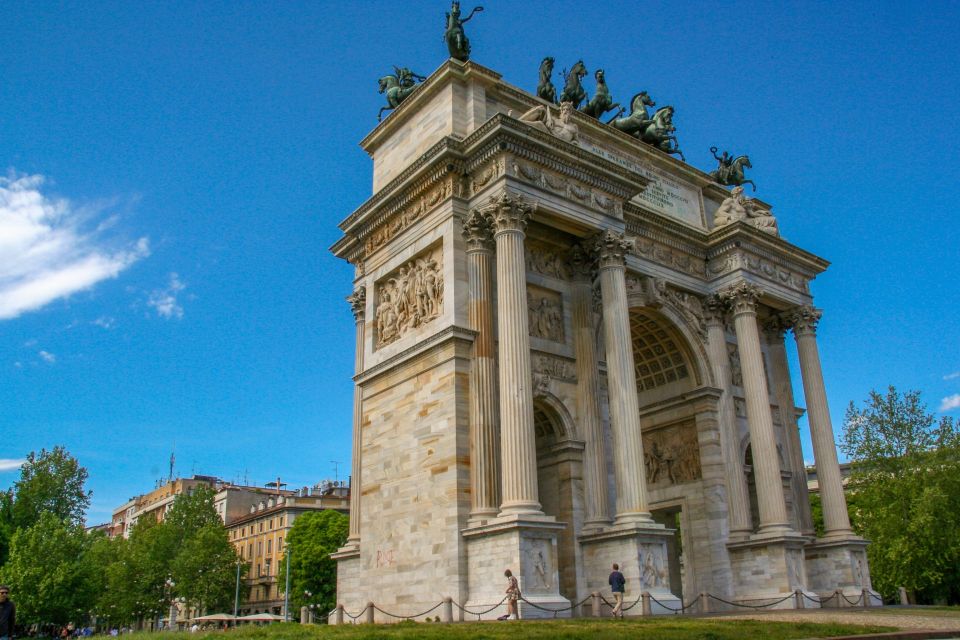 Milan: Private 4-Hour Walking Tour - Pinacoteca of Brera area: art adjacent, not art fatigue