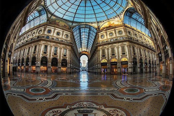 Milan Private exclusive Duomo Tour - Stop 1 at the Duomo di Milano: Gothic Power Up Close
