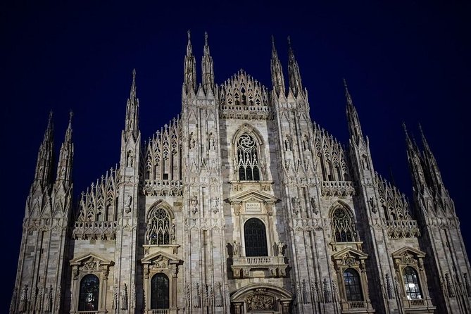 MILAN PRIVATE WALKING TOUR BY NIGHT: AMAZING MILAN - 2 h - Why a 9:00 pm walk works in Milan