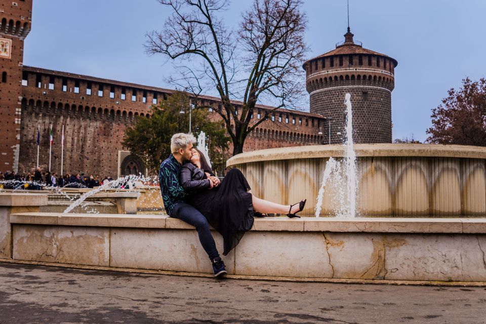 Milan: Professional Photoshoot Outside Sforza Castle - Meeting at Piazza Castello Fountain: where the session actually starts
