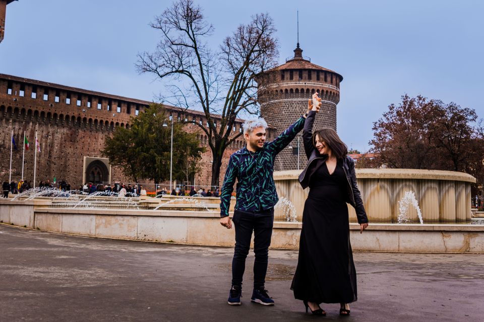 Milan: Professional Photoshoot Outside Sforza Castle - Receiving your edited photos in a digital gallery (and why it matters)