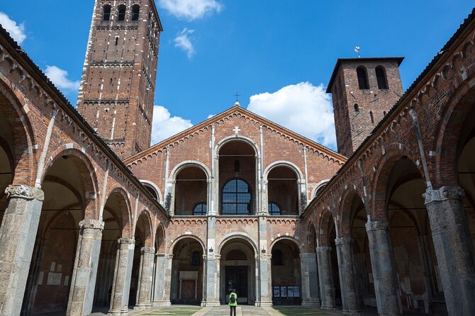 Milan Scavenger Hunt and Best Landmarks Self Guided Tour - Duomo di Milano and Colonne di San Lorenzo: the classic Milan crossing