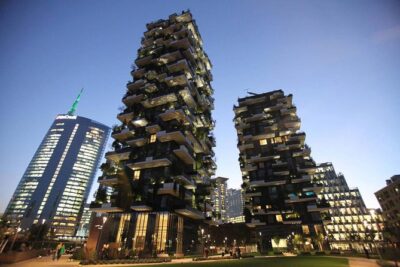 Milan Skyscrapers Guided Tour: Porta Nuova, Unicredit tower & Vertical Forest - Stop 1: Porta Nuova and the Expo renewal story, plus scenic terrace views