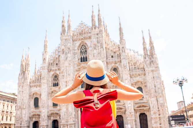 Milan : Small Group Tour Duomo and Terrazze - Getting started at La Rinascente, Piazza del Duomo (and not losing your group)