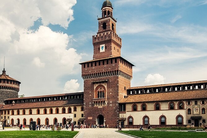 Milan : Small Group Tour Duomo and Terrazze - Price and value: $70.89 for Duomo tickets, fast-track, and headsets