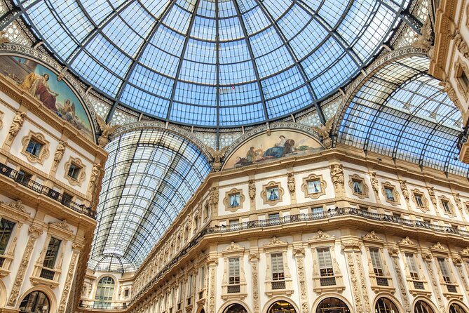 Milan Treasure Hunt for Groups of Friends, Team Building & Company Incentives - Duomo di Milano: Turning Piazza Duomo into a Quiz Stage