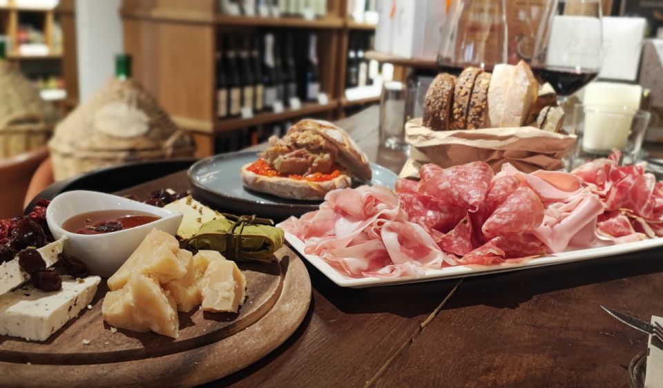 Milan Wine Tasting Aperitivo - Group size and pacing: up to 10 people is the sweet spot
