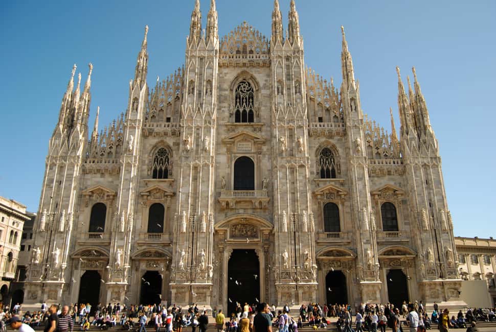 Milano: Highlights Private Tour, Duomo, Castle & Gelato - Piazza Affari’s L.O.V.E and Piazza Mercanti before La Scala’s magic