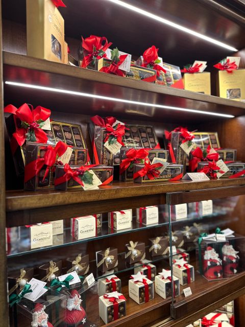 Milan's Panettone Tour - Via Monte Napoleone: the Christmas-walk contrast