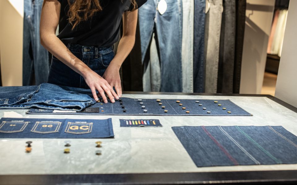 Native Venice Wine Experience Tour and Tasting - Meet at the winery shop, where the jeans fitting happens