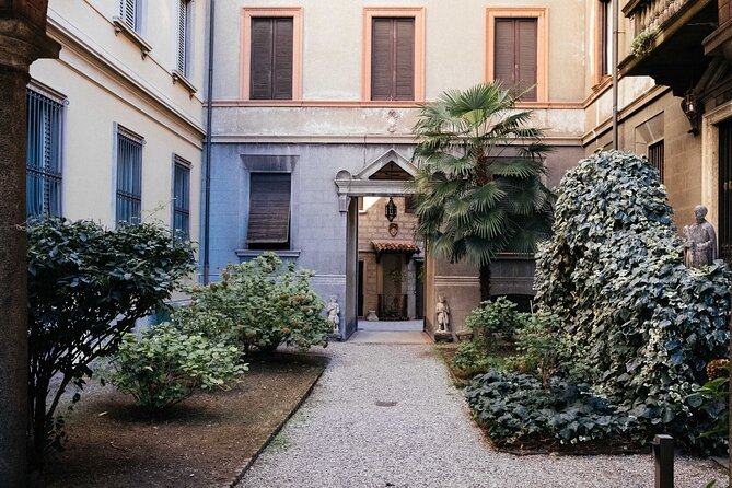 Private Milan Street Photography Walking Tour with an Artist - English guidance and a mobile ticket that keeps things simple