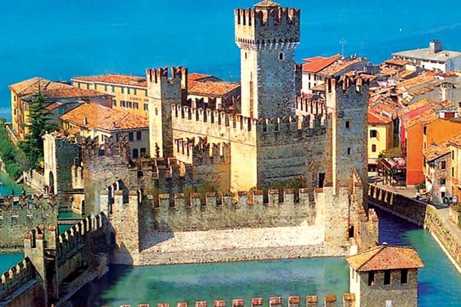 Sirmione & Verona, Lake Garda, tour from Milan - Scaligero Bridge stop: walking the old link + castle from outside