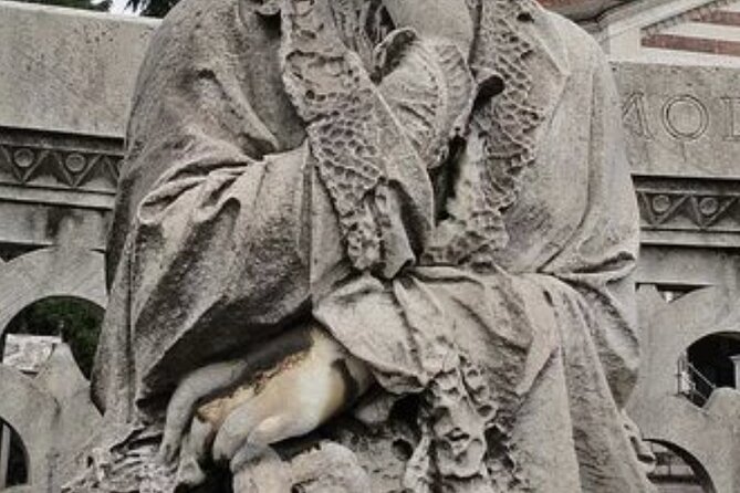 The Monumental Cemetery of Milan: Discover the Unexpected - The guided format: small group, radio, and skip-the-line entry